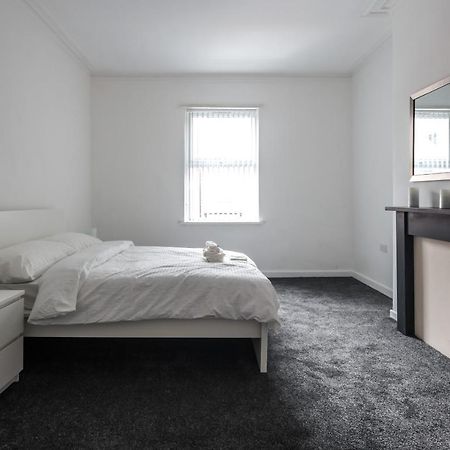 Spacious 4 Bed House In Birmingham, Suitable For Contractors Zewnętrze zdjęcie