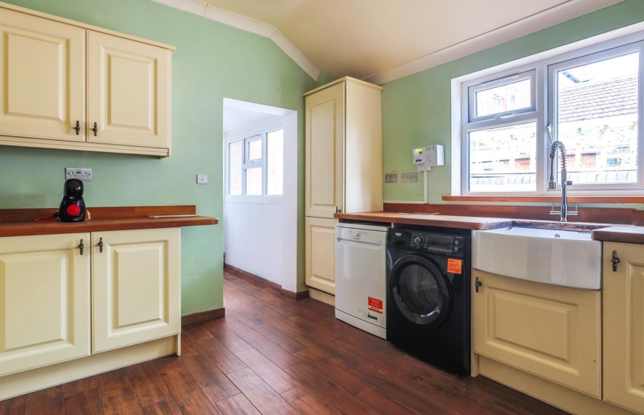 Spacious 4 Bed House In Birmingham, Suitable For Contractors Zewnętrze zdjęcie