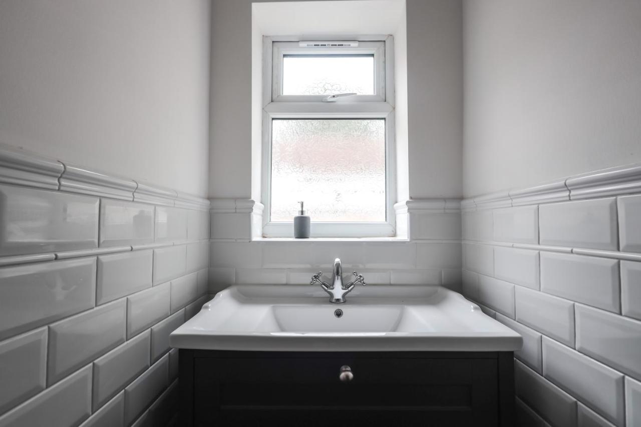Spacious 4 Bed House In Birmingham, Suitable For Contractors Zewnętrze zdjęcie
