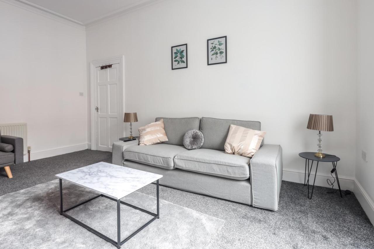 Spacious 4 Bed House In Birmingham, Suitable For Contractors Zewnętrze zdjęcie