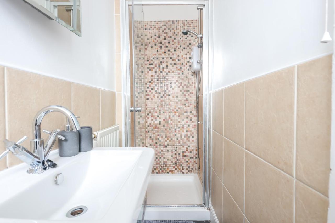 Spacious 4 Bed House In Birmingham, Suitable For Contractors Zewnętrze zdjęcie